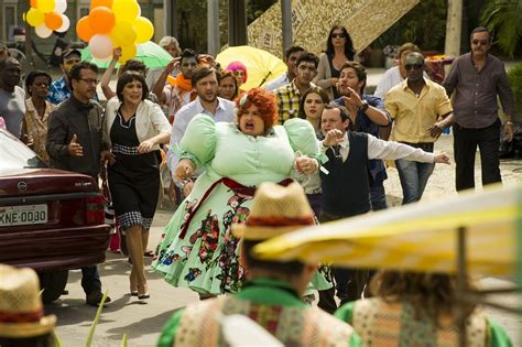 Dona Redonda Saramandaia - Foto: Dona Redonda (Vera Holtz) come tanto que chega a explodir, em ...