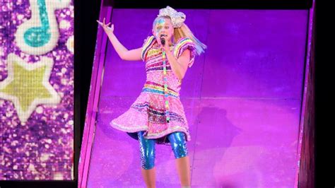 JoJo Siwa Says Demi Lovato Was Part Of Her Gay Awakening KS95 94 5