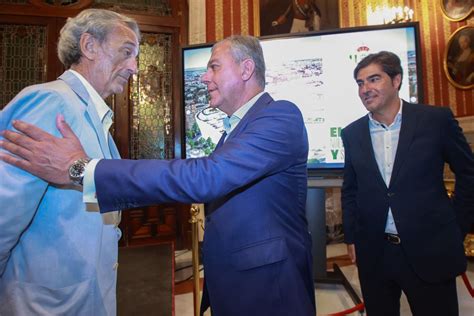 El Real Betis Presenta En El Ayuntamiento De Sevilla El Nuevo Benito