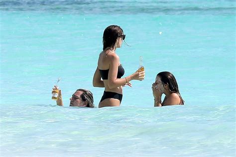 Emily Ratajkowski Hot Celebs Home