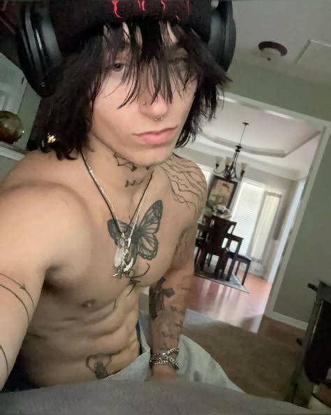 Pin By Star On Quick Saves Hot Emo Guys Attractive Guys Men Abs