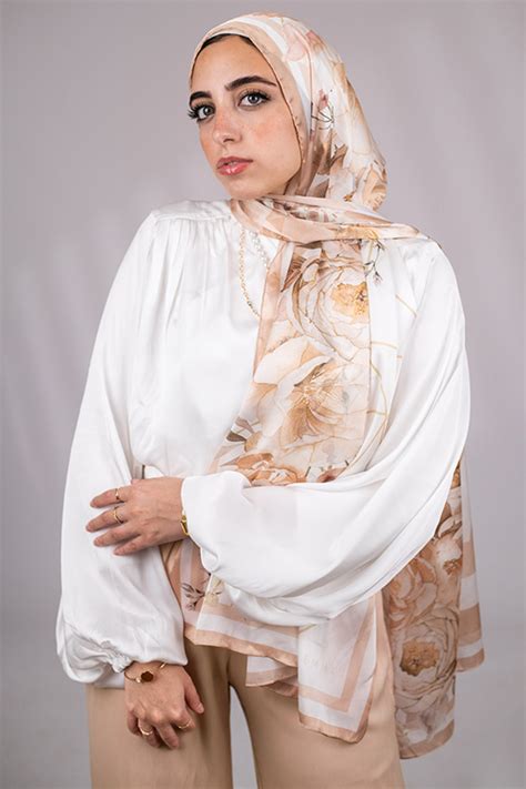 Parisienne Nude Premium Beige And Gold Hijab