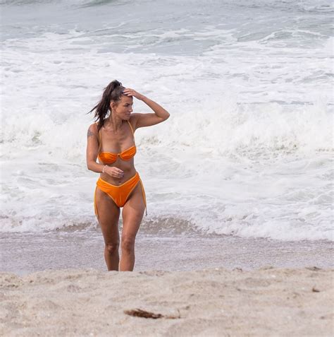 Aesha Scott In Orange Bikini New Zealand Celebmafia