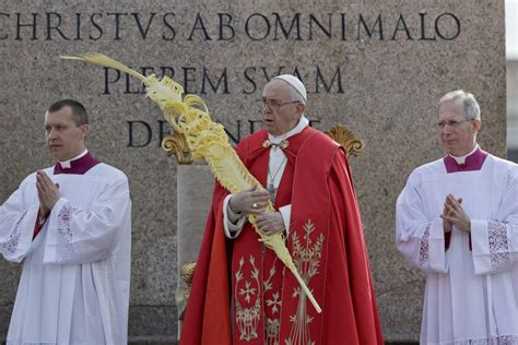 Critica Papa Triunfalismo Feroz En El Inicio De La Semana Santa