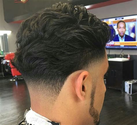 Pin By Jose Ruiz On Baber Life Men Haircut Curly Hair Wavy Hair Men