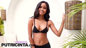 Horny Slut Putri Cinta Stripping On Poolside Showing Her Hot Body Xvideos