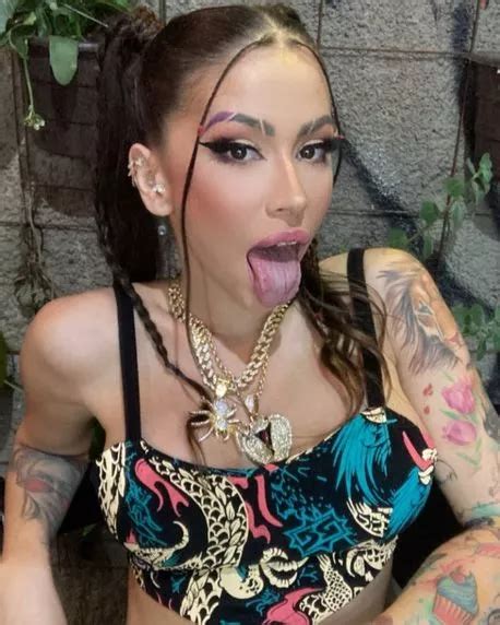 Singer Who Had Oral Sex On Stage With Fan Wows With Pink Game Over Lingerie Snaps Daily Star