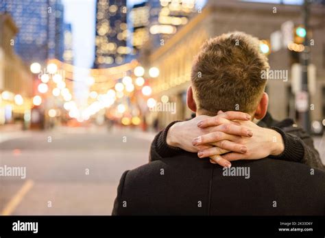 Gay couple kissing man Banque de photographies et dimages à haute résolution Alamy