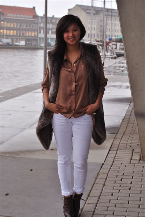 Travel In Style Outfit Simple Nude