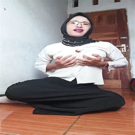 Indo Shemale Wearing Hijab Play Dildo Ass And Cum Feat Mitha Zhe By Faphouse Xhamster