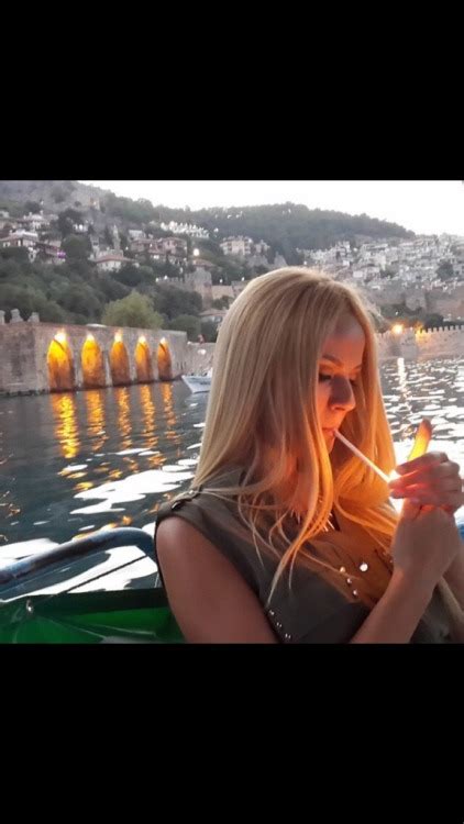 Blonde Smoking Tumbex