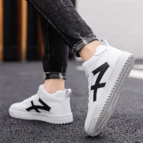 Top mẫu giày thể thao nữ hot nhất năm