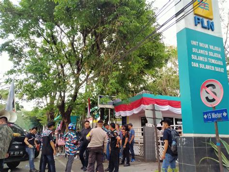 Gema Garda Nusantara Sulsel Lakukan Aksi Demonstrasi Di Kantor Pln Uiw