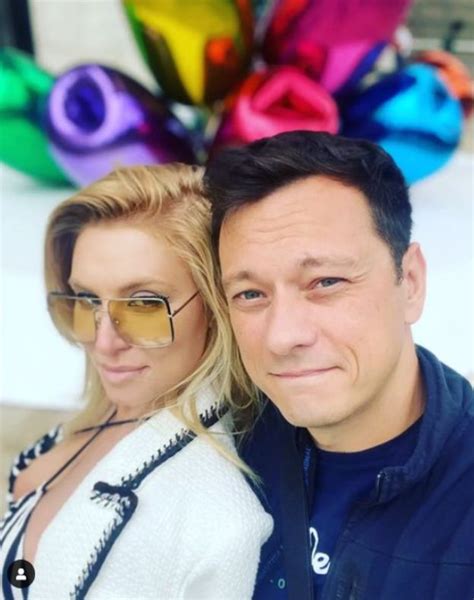 Karolina Pajączkowska pozuje w bikini na wakacjach z nowym partnerem Pudelek