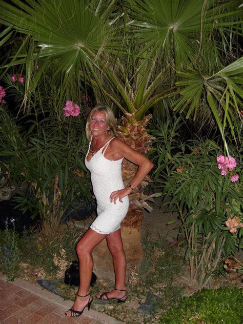 Blueyebabe From Guildford Is A Local Granny Looking For Casual Sex Dirty Granny