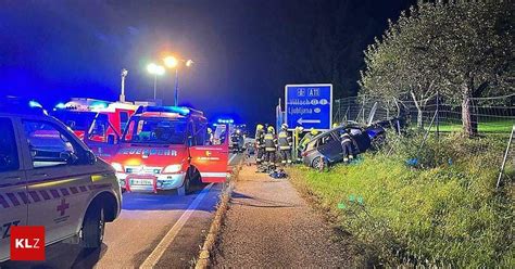 Kreuzung übersehen Lenker musste mit Bergeschere aus Wrack geborgen werden