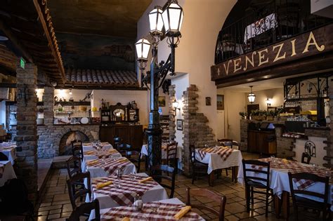 A Trattoria Venezia Budapest egyik legrégebb óta működő olasz étterme ...