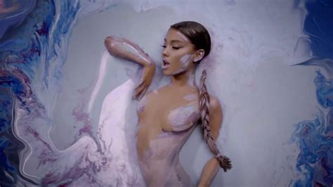 Ariana Grande Nude Sexy Pics GIFs Video TheFappening