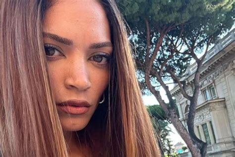 Elodie sorprende tutti: Lascia l’Italia – Controcopertina