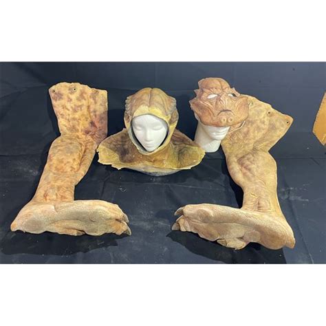 Stargate Sg 1 Unas Cowl Facemask And Pair Of Legs Screen Used