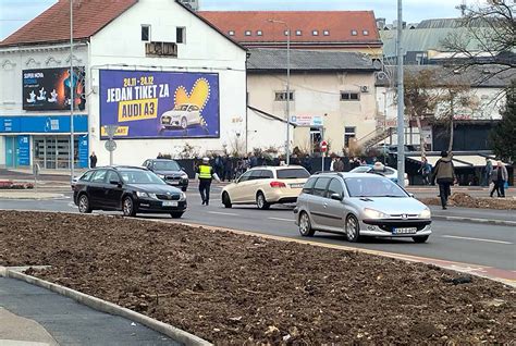 Pogledajte Ta Je Policajac Uradio Kada Je Voza U Ao U Pogre An Smjer