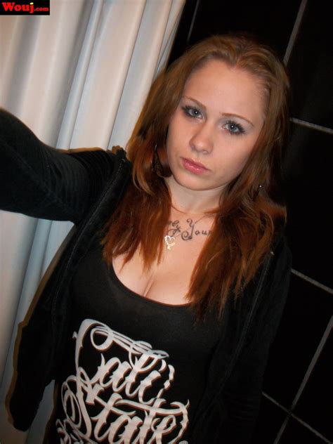 Amazing Tattooed Babe Showing Her Sexy Legs On The Couch Photos