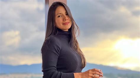 Caterin Escobar Pos En Arriesgado Bikini Y No La Bajaron De Bizcocho