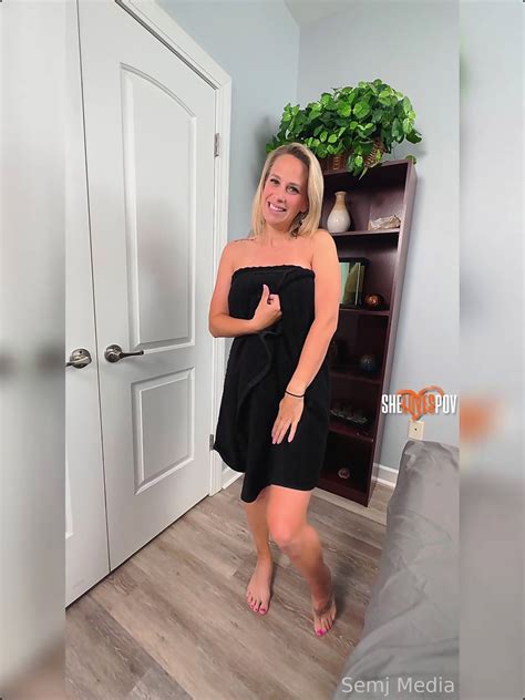 A White Blonde Cougar MILF Gets BBC