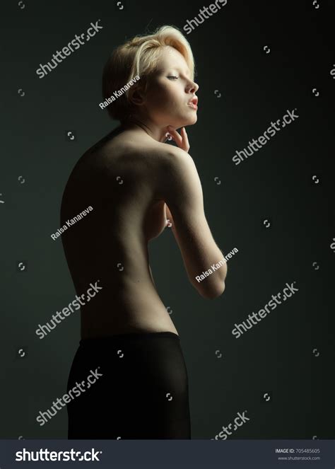 Elegant Nude Woman Short Blond Hair Stock Photo 705485605 Shutterstock
