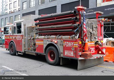 Einsatzfahrzeug Fdny Brooklyn Engine 226 Tlf Bos Fahrzeuge