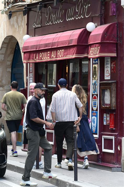 Photo Fin Juillet Ils Ont Choisi La Ville De L Amour Pour Profiter D