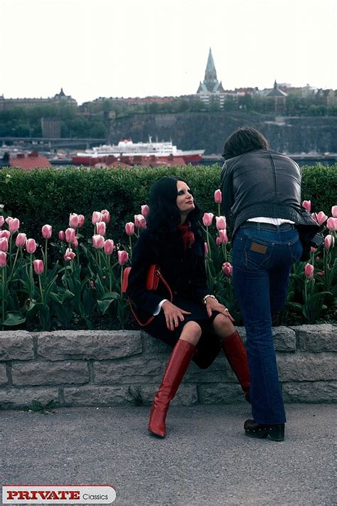 Steaming Hot Chicks Pose Their Luscious Bod XXX Dessert Picture