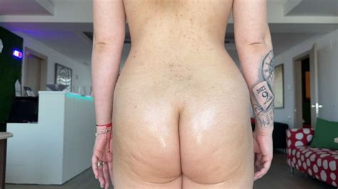 MommyLuna Follow My Oily Ass And Watch Me Clenching My Cheeks ManyVids