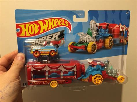 Hot Wheels Caminhão Trator do Circo Que Carrega Carrinho Mais Miniatura Bate Bate Brinquedo