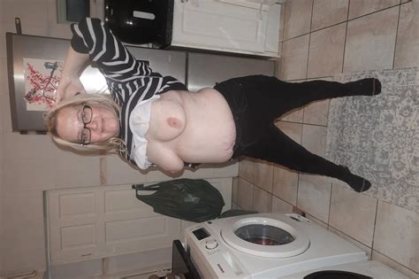 Wife Showing Off Tits Nude Pics XHamster