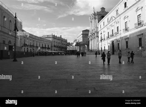 Siracusa Piazza Duomo Stock Photo Alamy