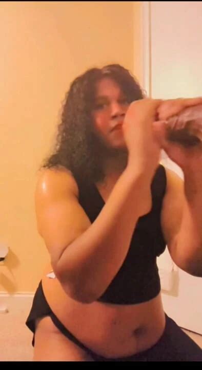 La bbw ebano hicktownhoochi soddisfa il cazzo del grande papà xHamster