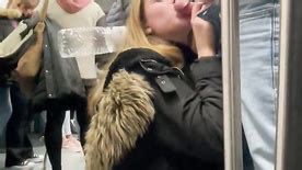 Flagrant Amateur Blonde Paying Blowjob Inside The Subway Cnn Amador
