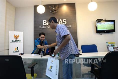 Baznas Kumpulkan Zakat Senilai Rp Juta Republika Online