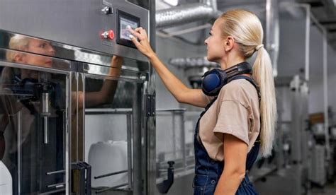 Hot Runner Cold Runner Systems GÜNTHER Hot Runner Technology