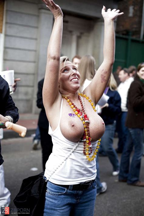 Boob Flashers In Public ZB Porn