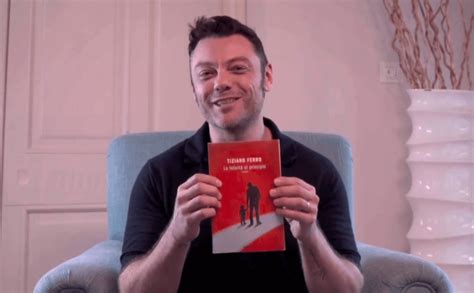 La Felicit Al Principio Arriva Il Primo Romanzo Di Tiziano Ferro Gay It