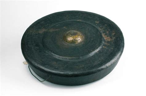 File:COLLECTIE TROPENMUSEUM Gong (gamelan instrument) Kempul TMnr 4423 ...