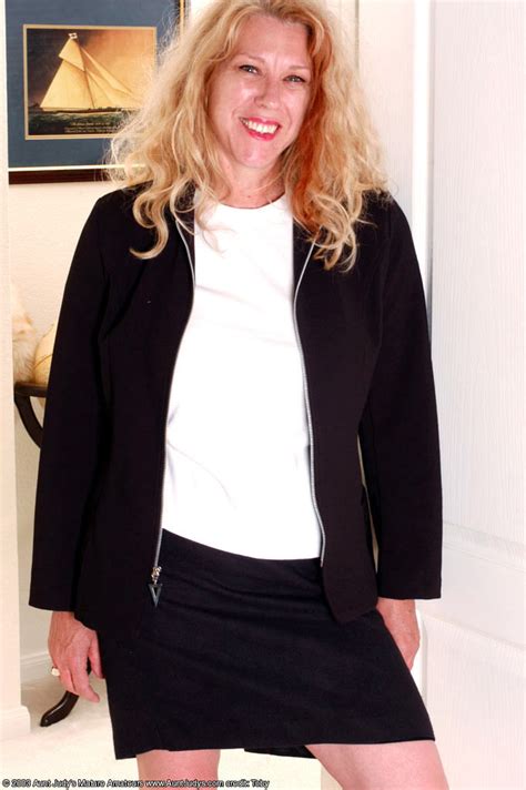 Older Babe Strips And Spreads Her Hairy Pink Pussy Porn Pictures XXX Photos Sex Images