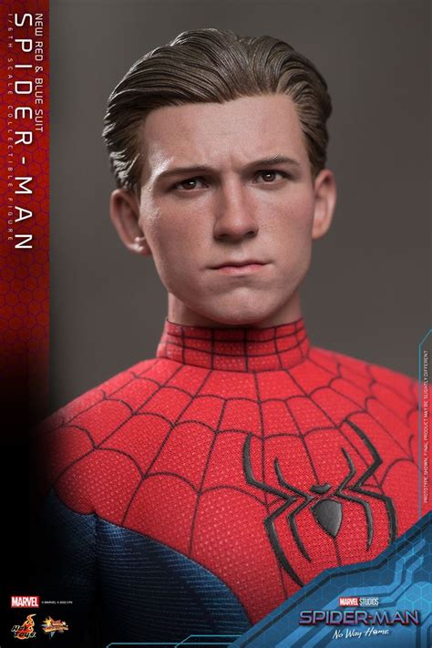 Spider Man No Way Home Final Suit Now Has A Hot Toys Figure Spiderman Hot Toys Metallic