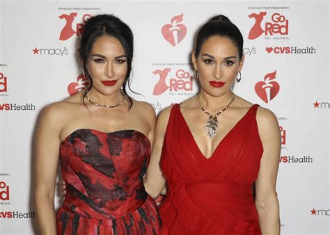 10 Times The Bella Twins Shared Sweet Stylish Naked Side By Side