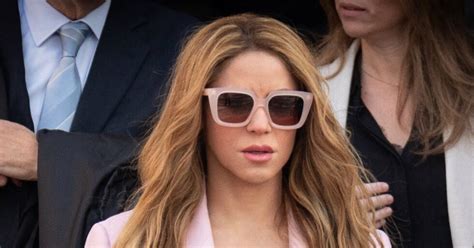 Letnia Shakira Chwali Si Doskona Ym Cia Em W Bikini Kozaczek