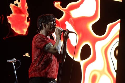 Red Hot Chili Peppers em Curitiba veja fotos e vídeos do show