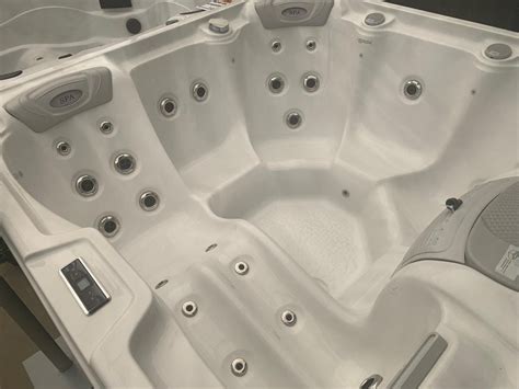 Opal SpasHydro Relax Ex Display Hot Tub Oyster Pools Hot Tubs