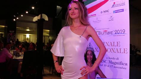 Giuly Sfilata Hot In Sexy Miniabito Braless A Villa Dei Glicini Per Miss Blumare